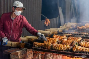 Tasting History: The 1,000-Year-Old Roasted Pork Secret of Duong Lam Ancient Village - image 8
