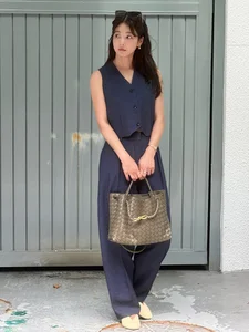 4 Elegant Ways for Women Over 40 to Style Trousers for a Sophisticated Look - image 1