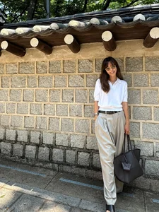 4 Elegant Ways for Women Over 40 to Style Trousers for a Sophisticated Look - image 3