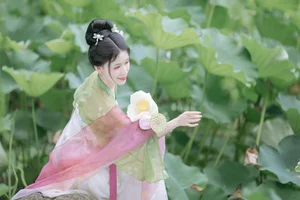 YiTuYu Art Language Vol.4792 Sen Sen: Ethereal Beauty Photography - image 1