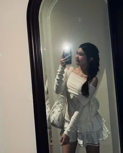 Quyen Linh's Youngest Daughter: A Rising Fashion Icon with Sweet Beauty - image 2