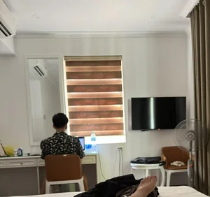 Hilarious Travel Story: Husband Refuses to Let Go of His Gadgets - image 3