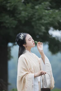 YiTuYu Art Language Vol.4580 Featuring Zhi Xiu: A Masterpiece of Aesthetic Portraiture - image 3