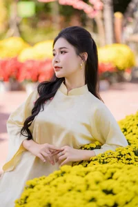 Elegant Pink Vietnamese Ao Dai: Traditional Spring Fashion and Cultural Travel Photography Inspiration - image 4