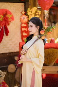 Elegant Pink Vietnamese Ao Dai: Traditional Spring Fashion and Cultural Travel Photography Inspiration - image 0