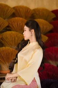 Elegant Pink Vietnamese Ao Dai: Traditional Spring Fashion and Cultural Travel Photography Inspiration - image 5