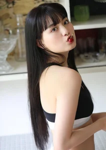 Exploring the Elegant Style and Rising Popularity of Japanese Model Noai Tsurushima - image 5