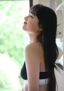 Exploring the Elegant Style and Rising Popularity of Japanese Model Noai Tsurushima - image 9