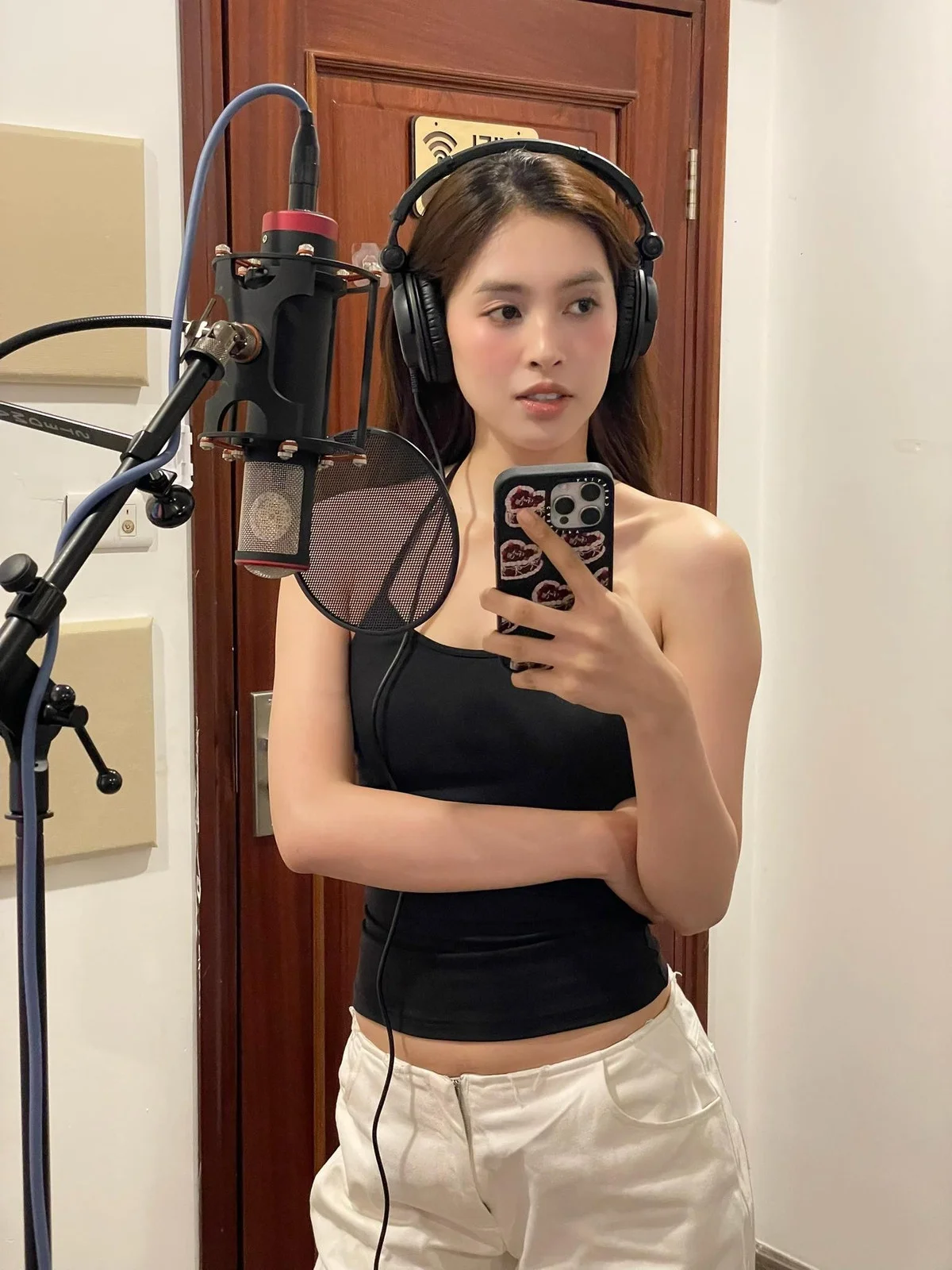 Miss Vietnam Tieu Vy Captivates in the Recording Studio: A New Artistic Journey for the Beauty Queen