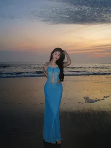 Lo Lem's Natural Beauty Shines in Viral Tennis Court Candid Footage - image 0