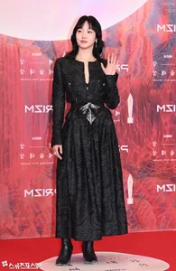 Baeksang Arts Awards 2024 Red Carpet: K-Drama Stars Showcase Stunning Fashion Trends - image 45