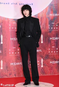 Baeksang Arts Awards 2024 Red Carpet: K-Drama Stars Showcase Stunning Fashion Trends - image 6