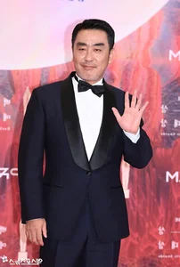 Baeksang Arts Awards 2024 Red Carpet: K-Drama Stars Showcase Stunning Fashion Trends - image 21