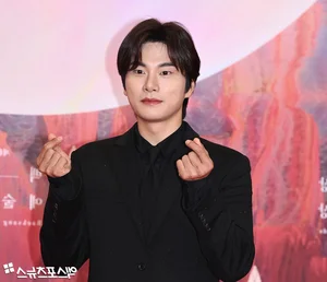 Baeksang Arts Awards 2024 Red Carpet: K-Drama Stars Showcase Stunning Fashion Trends - image 27