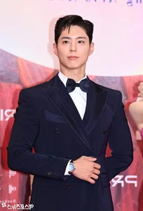 Baeksang Arts Awards 2024 Red Carpet: K-Drama Stars Showcase Stunning Fashion Trends - image 10
