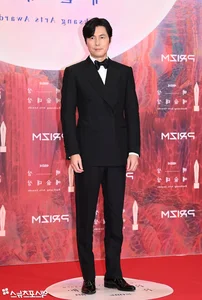 Baeksang Arts Awards 2024 Red Carpet: K-Drama Stars Showcase Stunning Fashion Trends - image 30