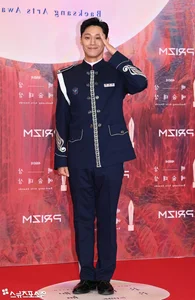 Baeksang Arts Awards 2024 Red Carpet: K-Drama Stars Showcase Stunning Fashion Trends - image 29