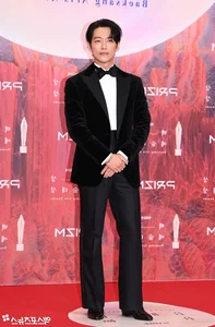 Baeksang Arts Awards 2024 Red Carpet: K-Drama Stars Showcase Stunning Fashion Trends - image 17