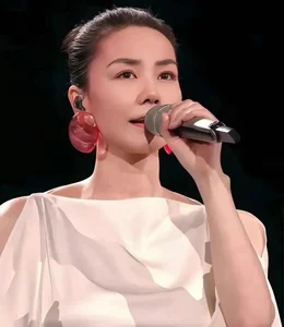 Timeless Style Inspiration: The Ethereal Beauty and Elegant Fashion of C-Pop Legend Faye Wong (Vương Phi) - image 2