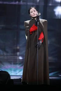 Timeless Style Inspiration: The Ethereal Beauty and Elegant Fashion of C-Pop Legend Faye Wong (Vương Phi) - image 6