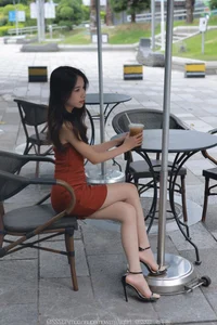 Elegant Urban Fashion: IESS Meizi Street Beauty Photo Gallery - image 4