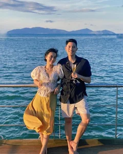 The Stunning Beauty of the Woman Engaged to Vietnam's Most Famous Pilot - image 2