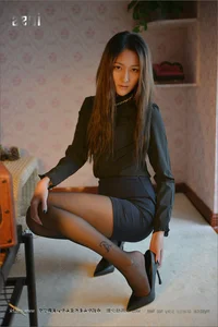 Elegant Silk Stocking Photography: Xiao Xiao in the IESS Endless Fantasy Collection - image 3