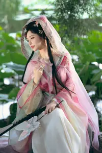 Coser Wen Mei Bu Jiang Dao Li - Mid-Autumn Festival: Ethereal Hanfu Beauty Amidst Serene Landscapes - image 9