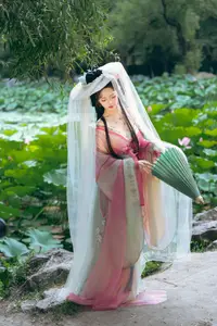 Coser Wen Mei Bu Jiang Dao Li - Mid-Autumn Festival: Ethereal Hanfu Beauty Amidst Serene Landscapes - image 15
