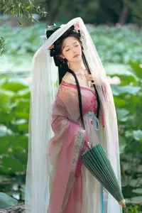 Coser Wen Mei Bu Jiang Dao Li - Mid-Autumn Festival: Ethereal Hanfu Beauty Amidst Serene Landscapes - image 7