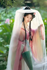 Coser Wen Mei Bu Jiang Dao Li - Mid-Autumn Festival: Ethereal Hanfu Beauty Amidst Serene Landscapes - image 11