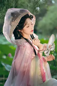 Coser Wen Mei Bu Jiang Dao Li - Mid-Autumn Festival: Ethereal Hanfu Beauty Amidst Serene Landscapes - image 17