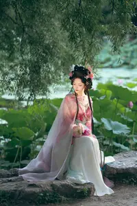 Coser Wen Mei Bu Jiang Dao Li - Mid-Autumn Festival: Ethereal Hanfu Beauty Amidst Serene Landscapes - image 3