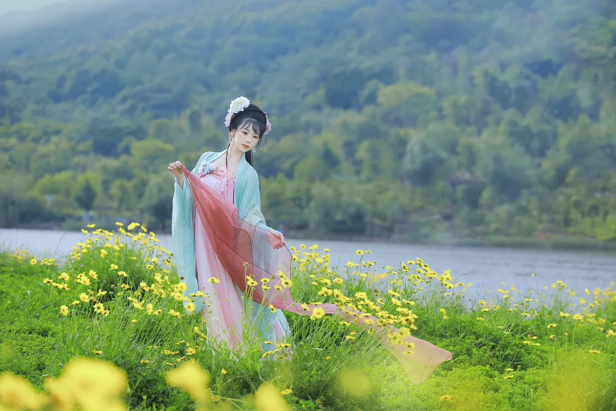 YiTuYu Art Language Vol.7422 Featuring Zhou Zhou AY: A Masterpiece of Contemporary Portrait Photography and Elegant Visual Storytelling