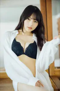 Usa Hiiragi's Youthful Charm: Exclusive Gravure from Young Champion - JP Usa Hiiragi - image 0