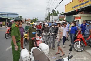 The Controversial 'Flour Rain' Tradition at Vietnam's Lam Chay Festival Despite Official Bans - image 5