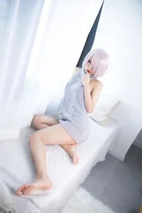 Stunning Mash Kyrielight Cosplay by Luo Li Lolisama in Iconic Backless Sweater - Fate/Grand Order Photography Collection - image 7