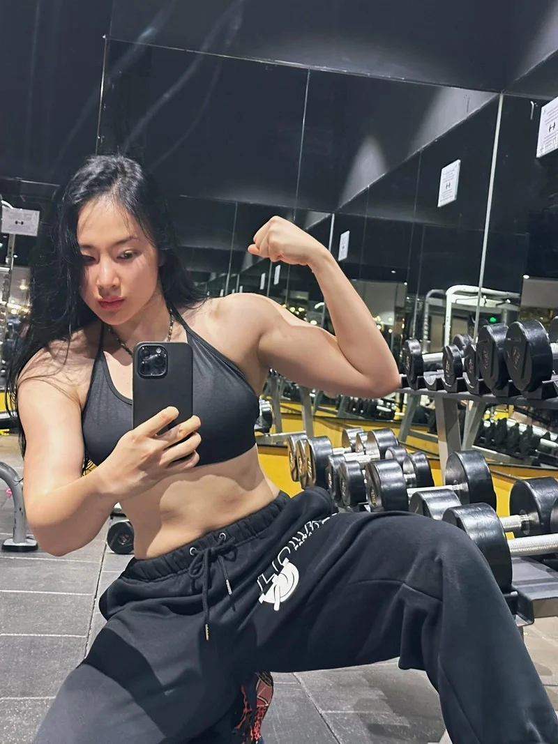 Angela Phuong Trinh: Redefining Beauty with a Muscular Physique and Feminine Style