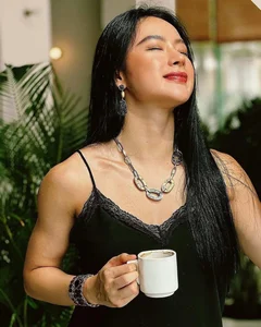 Angela Phuong Trinh: Redefining Beauty with a Muscular Physique and Feminine Style - image 7