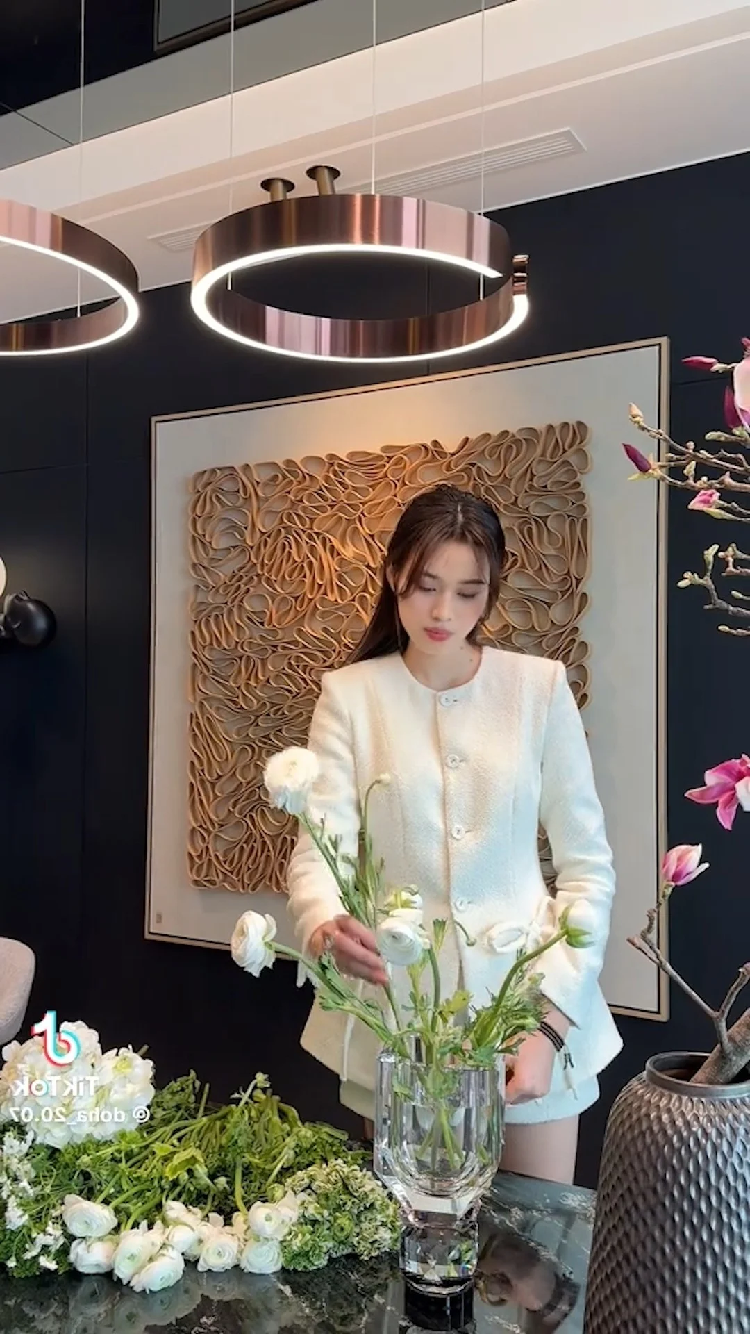 Inside the Luxurious Apartment of Miss Vietnam Do Thi Ha