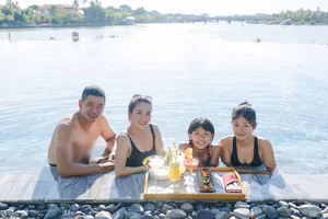 The Fashion Transformation of Anh Tho: Binh Minh's Wife Redefines Elegance - image 3