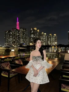 Singer Hong Gam: A Closer Look at Her Style and Recent Headlines - image 3