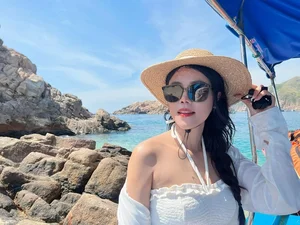 Singer Hong Gam: A Closer Look at Her Style and Recent Headlines - image 1