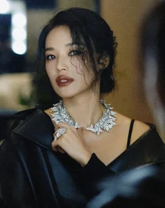 The Timeless Elegance and Radiant Style of International Cinema Icon Shu Qi - image 9