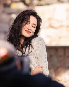 The Timeless Elegance and Radiant Style of International Cinema Icon Shu Qi - image 6