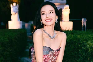 The Timeless Elegance and Radiant Style of International Cinema Icon Shu Qi - image 7