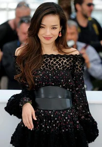 The Timeless Elegance and Radiant Style of International Cinema Icon Shu Qi - image 0