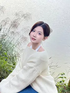 Rising Star Quynh Trang (2001): Sweet Beauty Dominating VTV Screens. - image 9