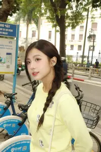 Rising Star Quynh Trang (2001): Sweet Beauty Dominating VTV Screens. - image 0
