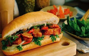 Bánh Mì Heo Quay: The World's Top-Ranked Vietnamese Street Food Delight - image 7